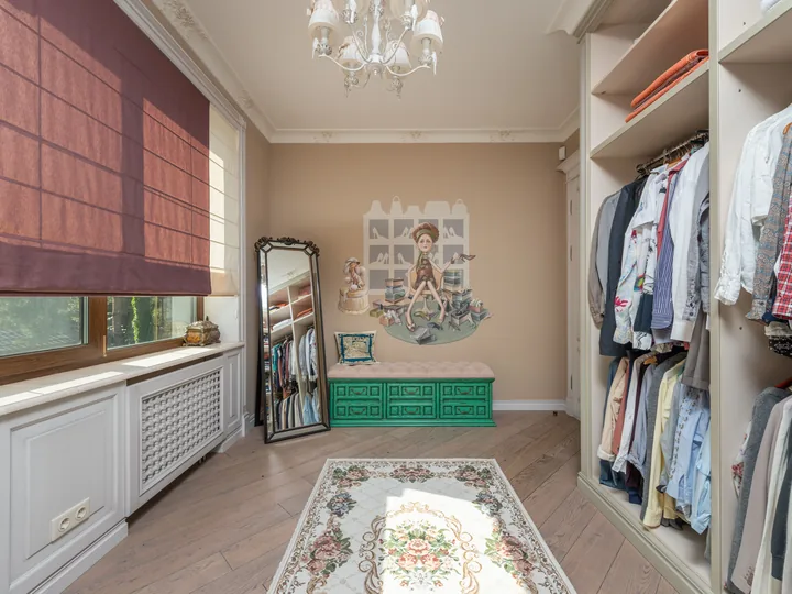 Closets & Wardrobes in a Cincinnati home