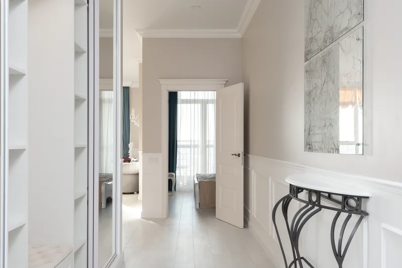 A narrow room measured for a fitted run