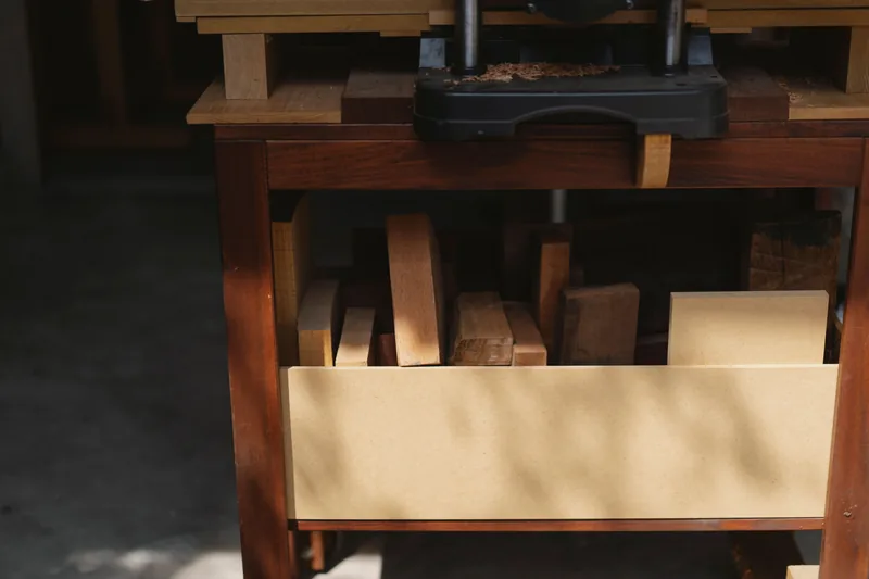 A shim leveling a carcass on an uneven floor