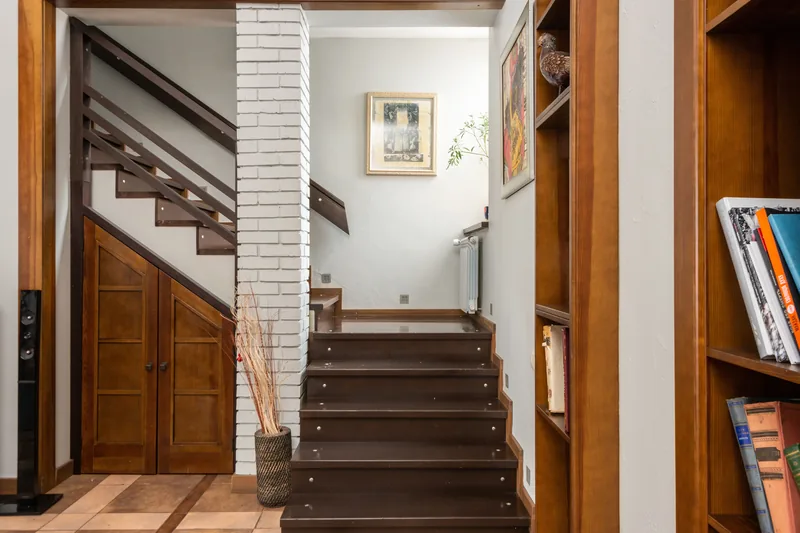 A shelf nosing profile on a Craftsman-style run