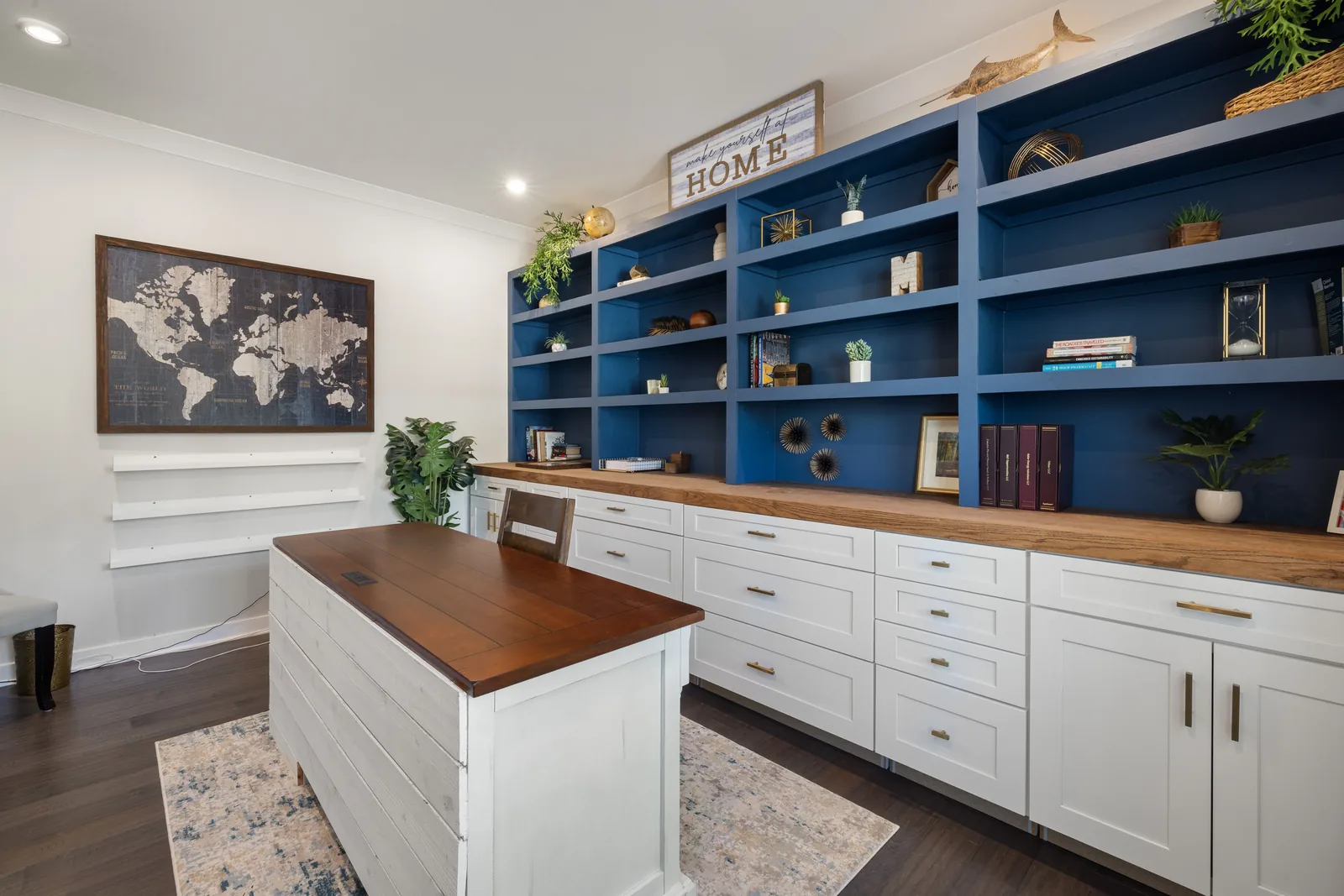 Home Office Cabinetry built and installed in a Cincinnati home